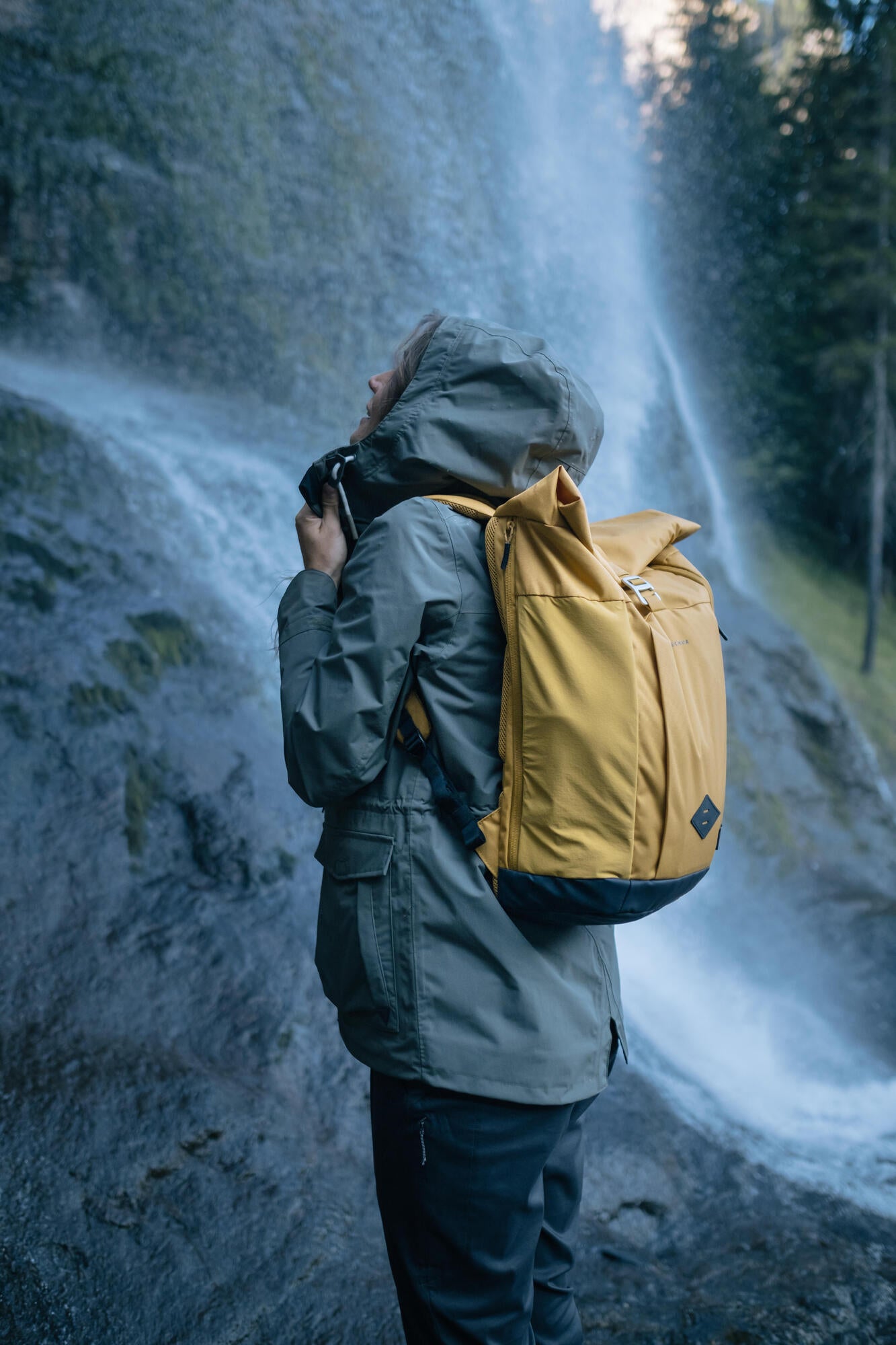Quechua NH500 Escape Rolltop 23 L Backpack - Image 30
