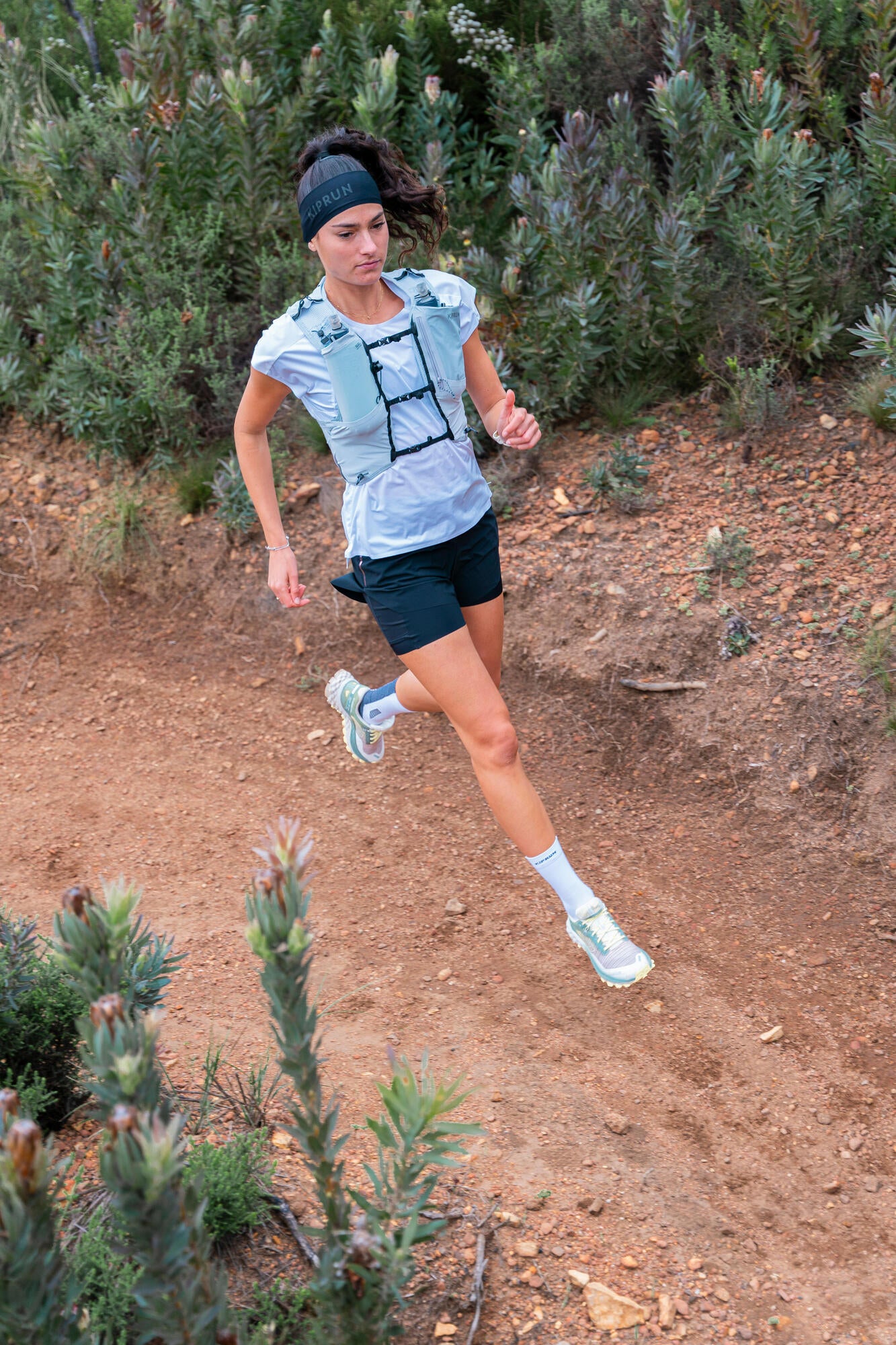 Kiprun 10L Running Hydration Vest - 1L Water Bladder Included - Image 25
